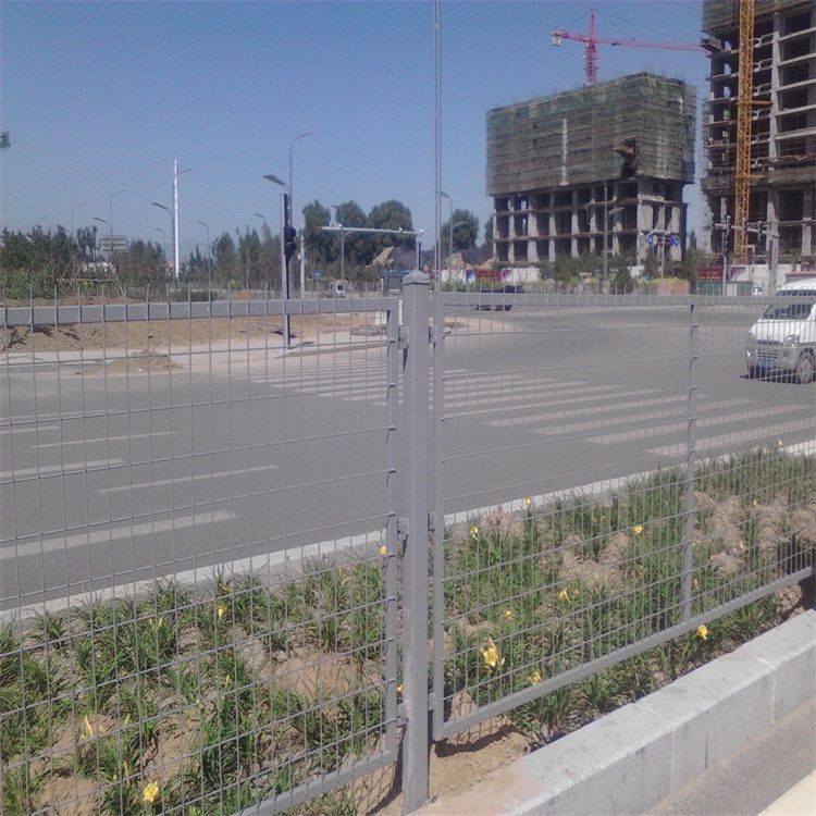 公路隔离护栏 - 安平县艾瑞金属丝网有限公司图片2